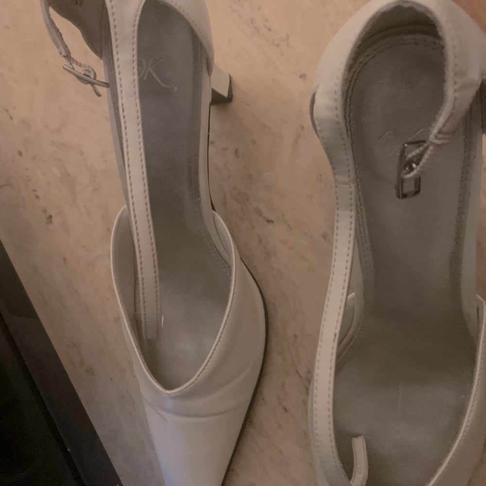 Ladies “OK” Brand by Shoe 👠 Show, size 12 Cream colored Pumps